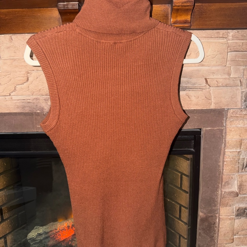 Sleeveless Brown Ribbed Top - Picture 6 of 6
